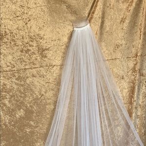 Bridal Veil.  Chapel Length, simple, comb.